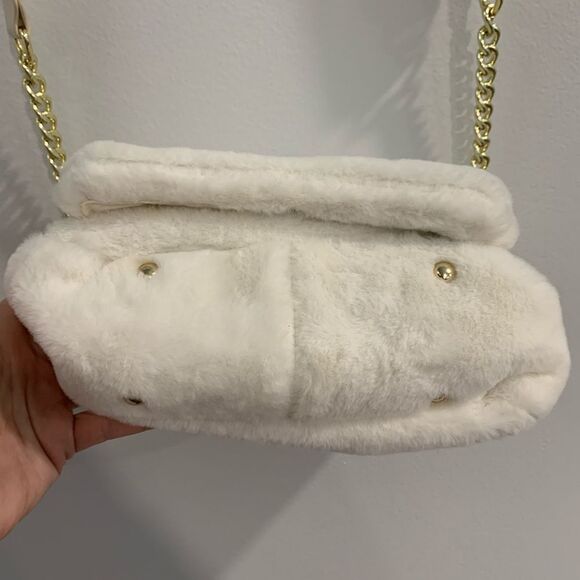Isaac Mizrahi White Faux Fur Shoulder Bag with Gold Details - Picture 5 of 13